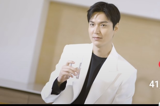 Un día  en la vida de Lee Min Ho a través de un Comercial