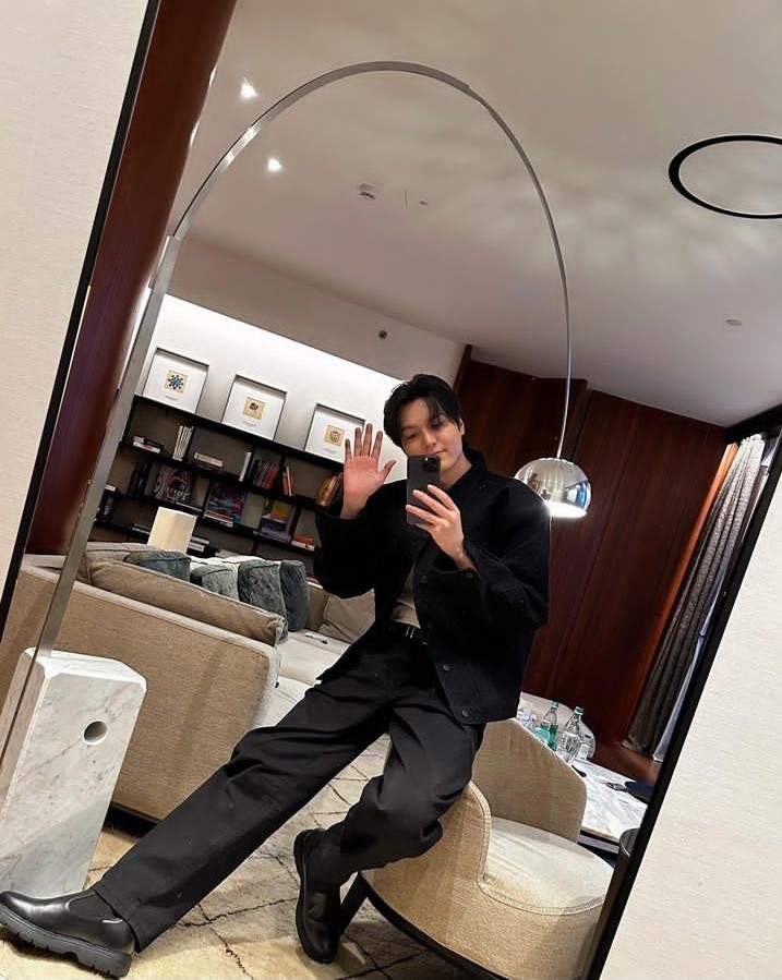 Lee Min Ho actualiza su Instagram antes de partir de Milán
