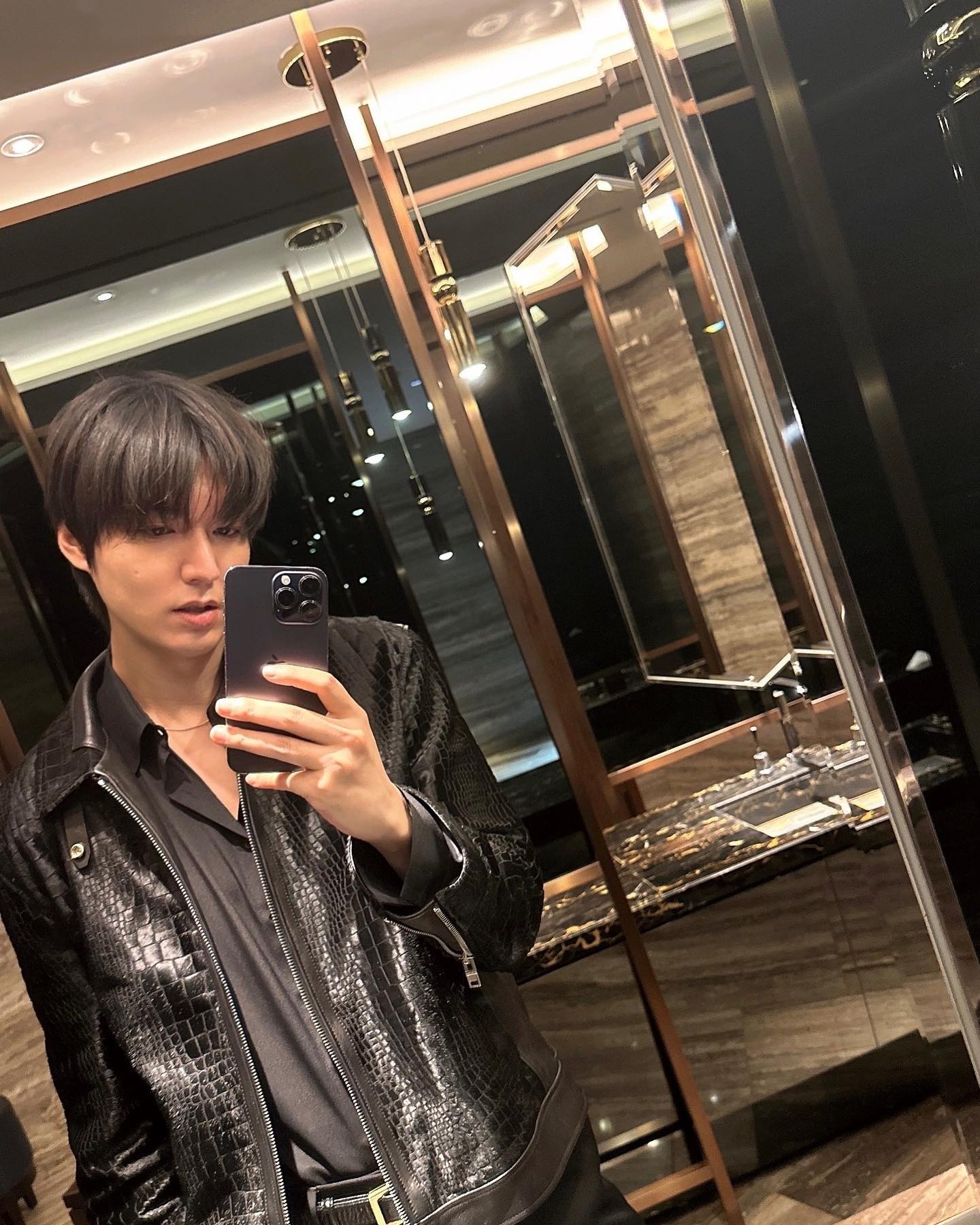 Lee Min Ho actualiza su Instagram En Paradise RUBIK
