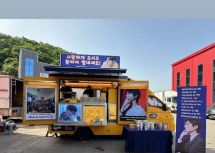 Minoz de Argentina apoyando a Lee Min Ho con camiones de comida, su agradecimiento