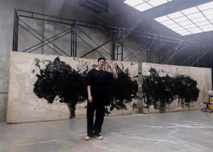 Lee Min Ho en la exposición de arte en el Kunsthalle Bangkok