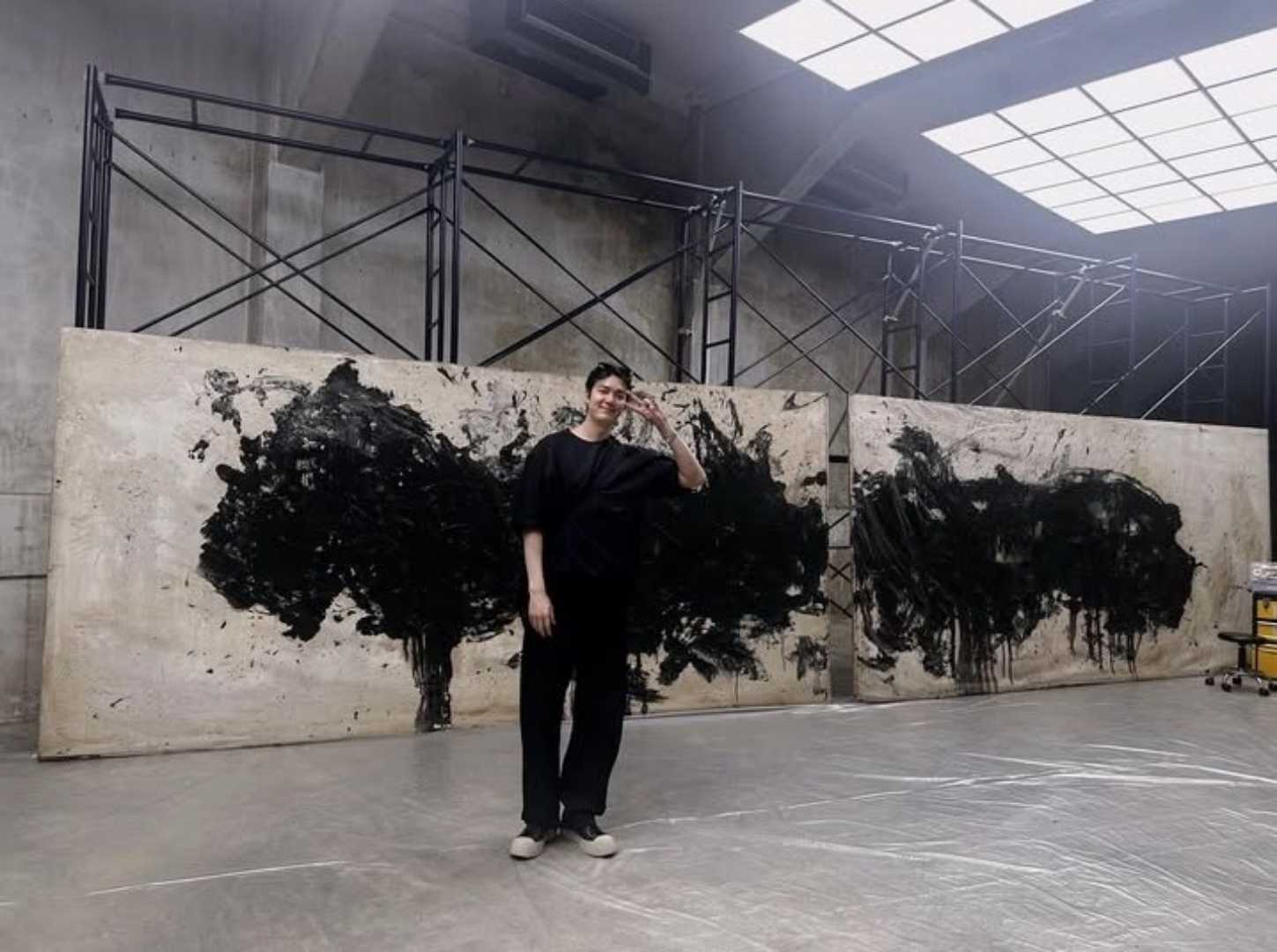 Lee Min Ho en la exposición de arte en el Kunsthalle Bangkok