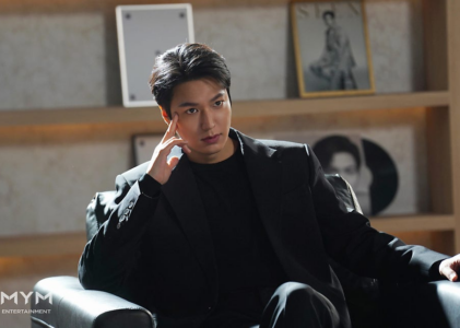Lee Min Ho, después de desarrollar todo su potencial como hombre atractivo, terminó convirtiéndose en modelo.